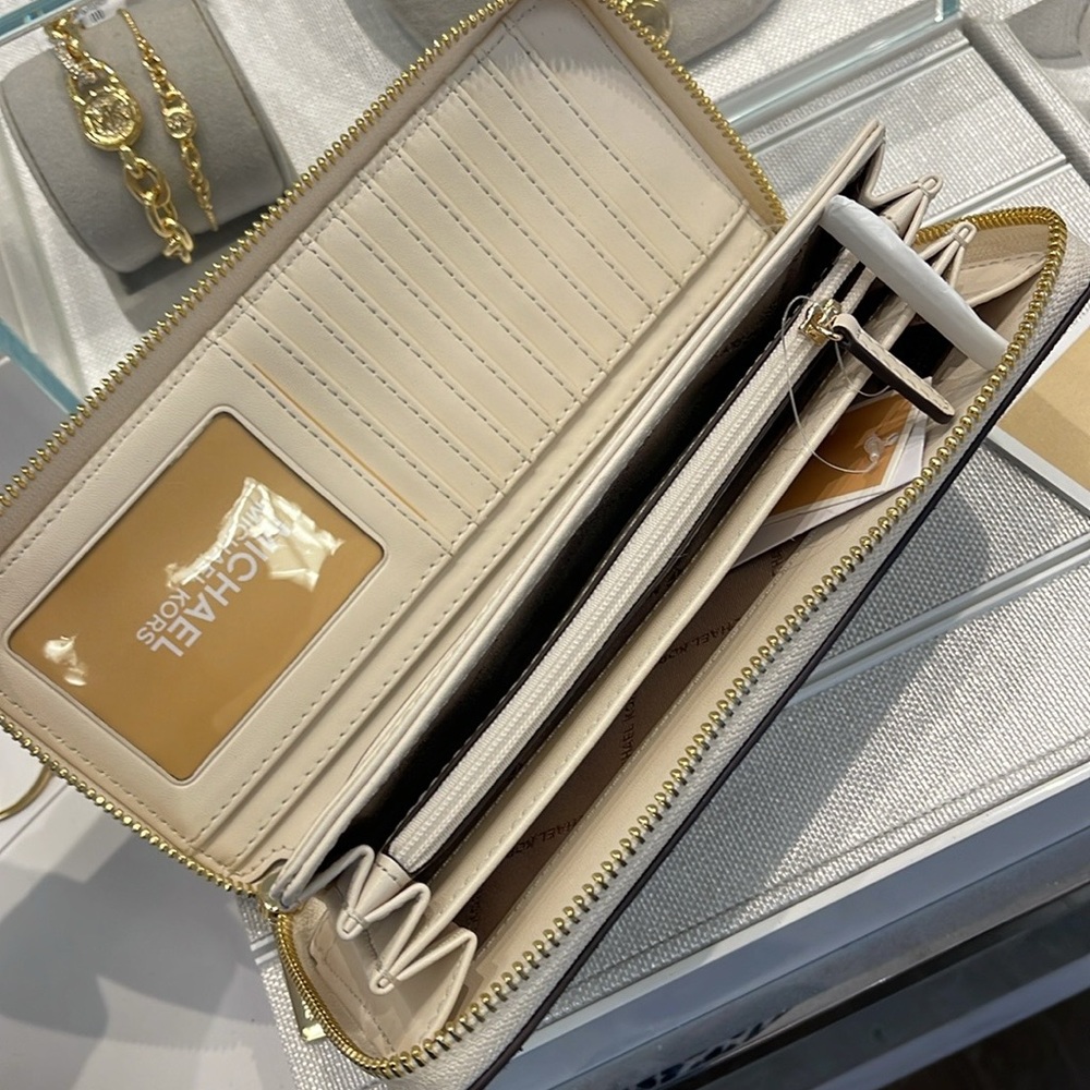 MICHAEL KORS
Leather Lg Continental Wristlet Phone Wallet Exotic Print Hair Calf - Picture 11 of 16
